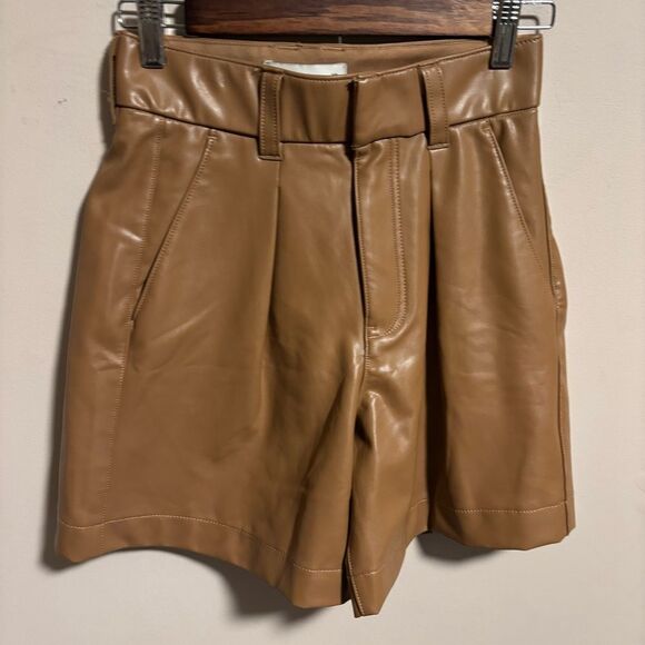 Abercrombie & Fitch 90's Tailored Vegan Leather 6" Shorts - Caramel- Size XS - Picture 2 of 9
